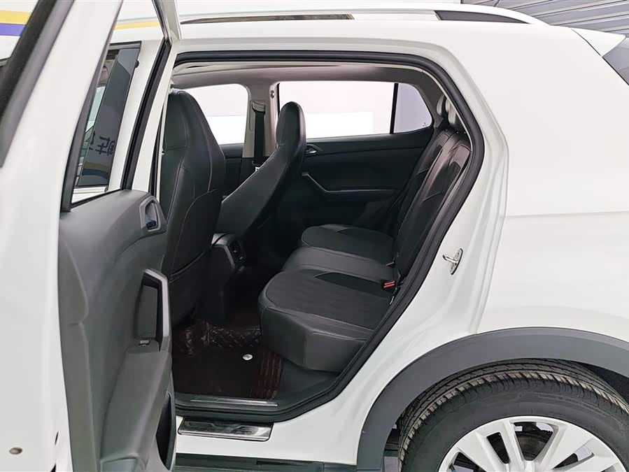 Volkswagen T-Cross 2019 car image #12