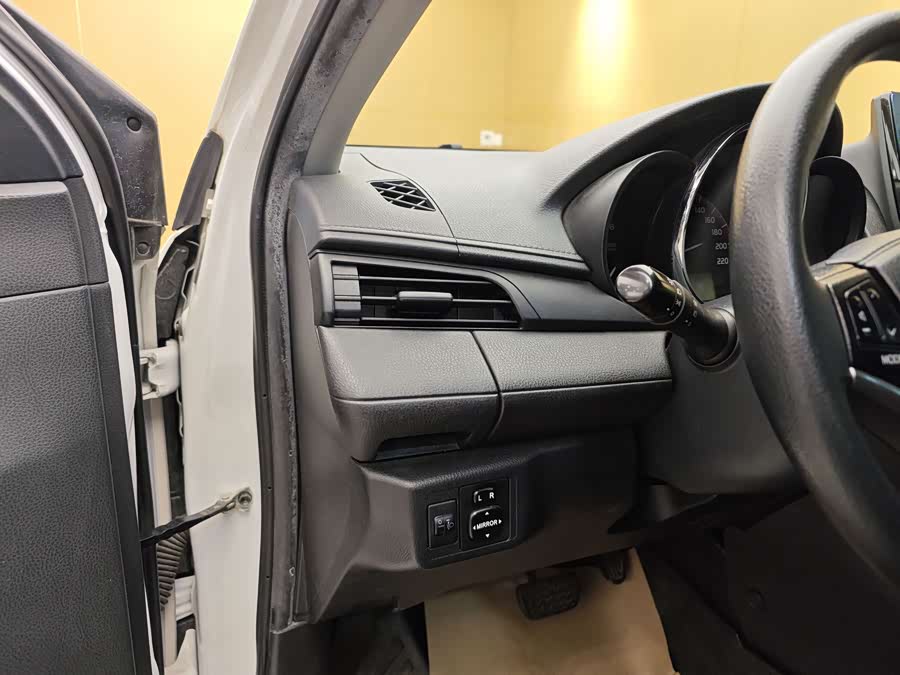Vios 2023 car image #12