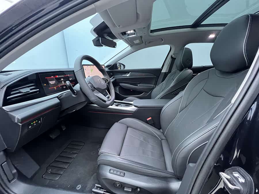 Volkswagen Passat 2025 car image #12