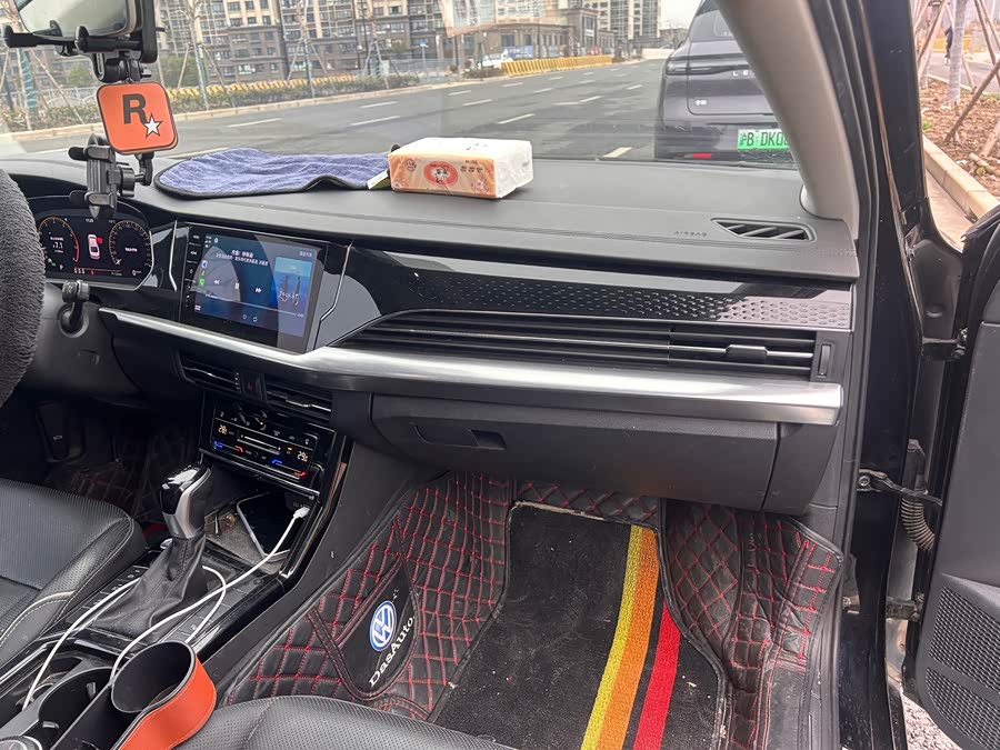 Volkswagen Passat 2021 car image #12