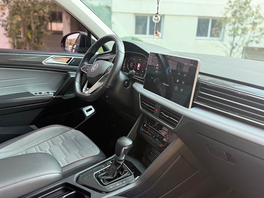 Volkswagen Tiguan L 2021 car image #12