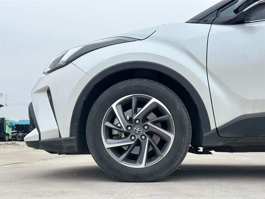 Toyota C-HR 2022 car image #12