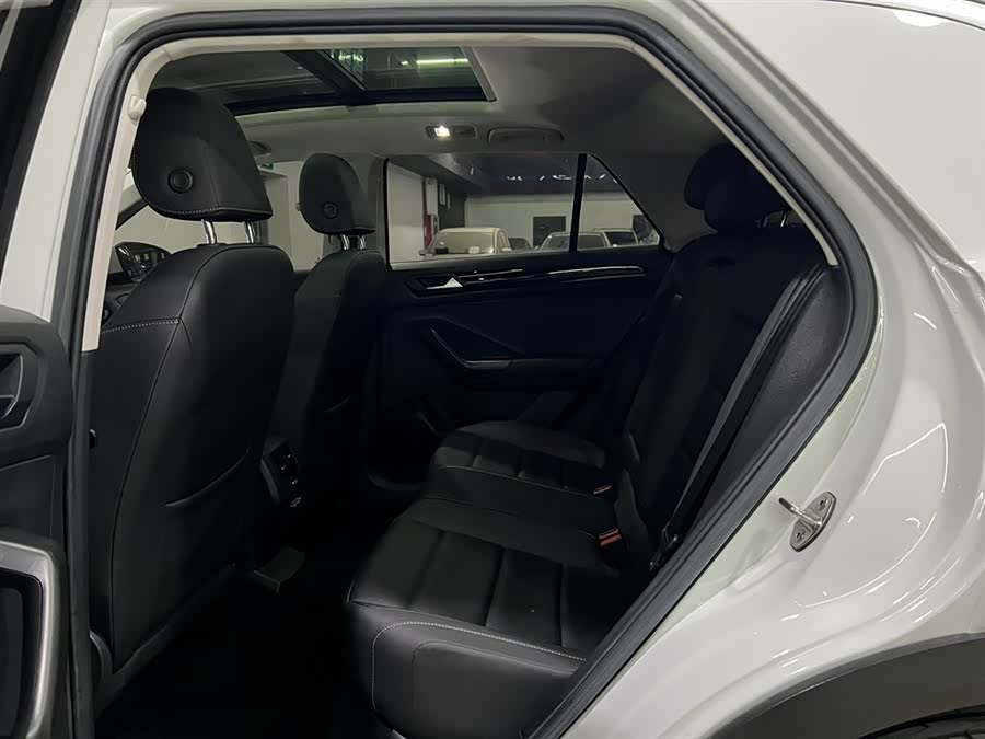 Volkswagen T-Roc 2023 #12 Volkswagen T-Roc 2023 car image #12