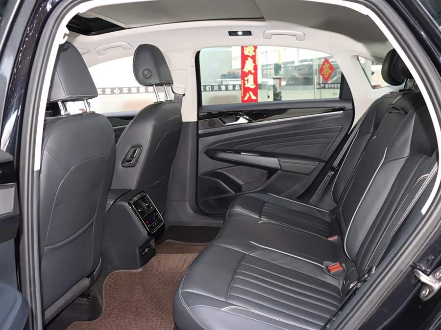 Volkswagen Passat 2023 car image #12