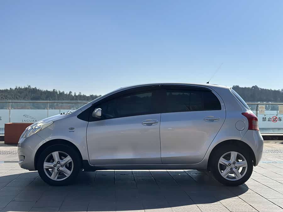 Toyota Yaris 2008 car image #12