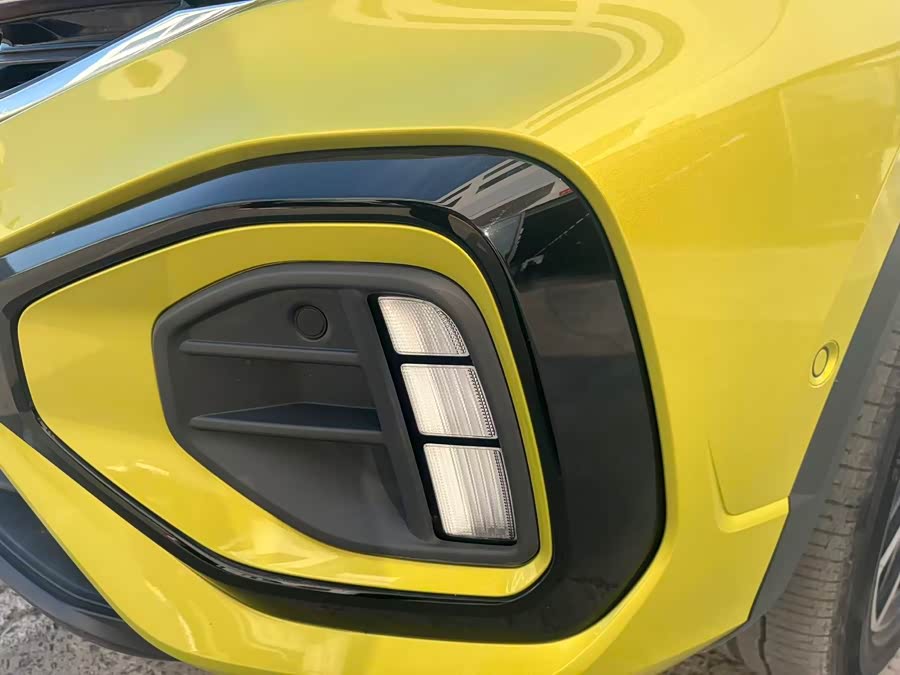 Volkswagen T-Roc 2023 car image #12