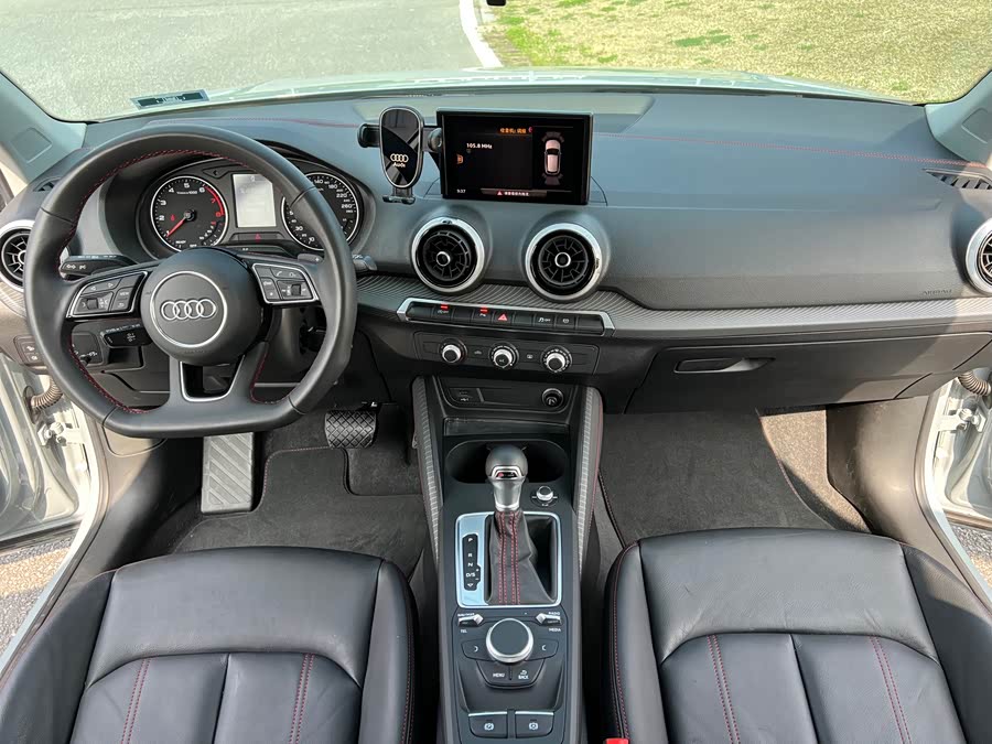 Audi Q2L 2023 صورة سيارة #12