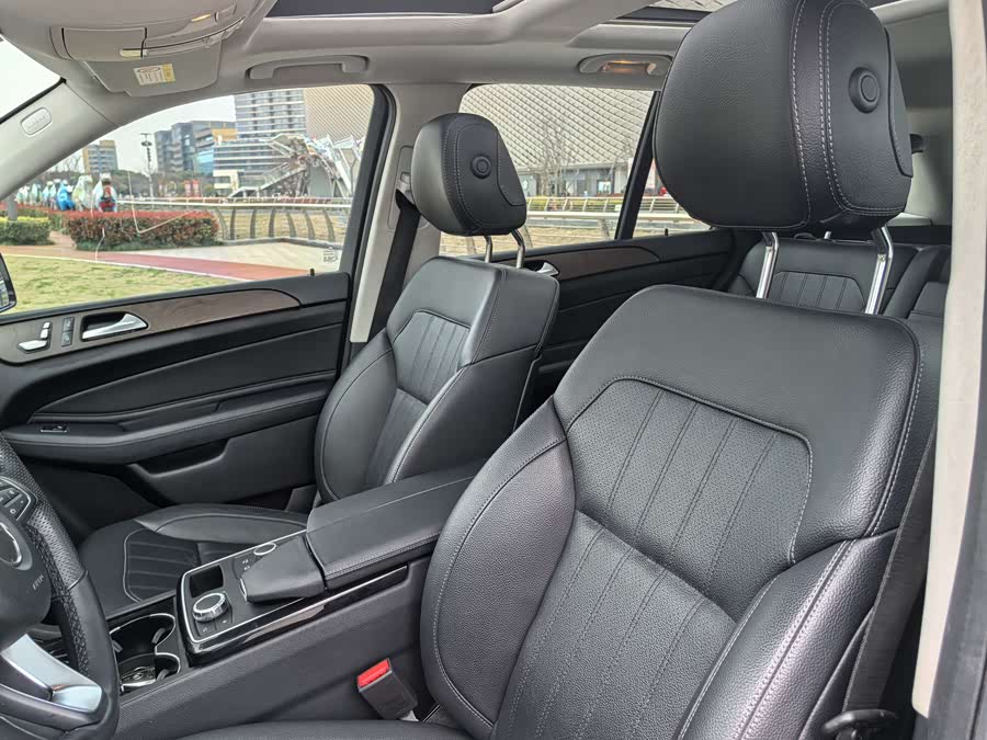 Mercedes-Benz GLE Class 2016 car image #12