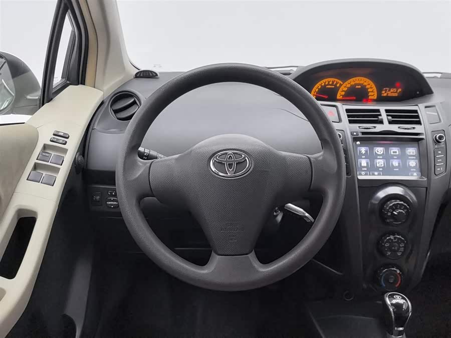 Toyota Yaris 2011 car image #12