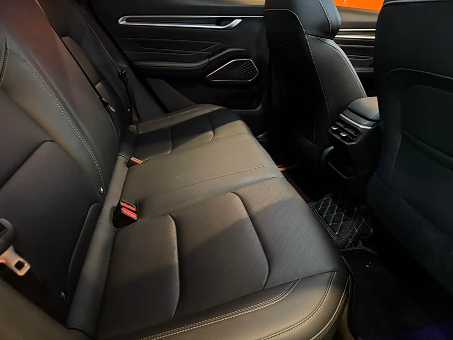 GEELY Emgrand 2022 car image #12