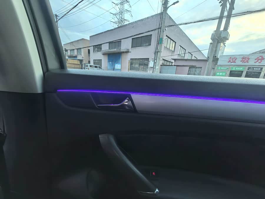 Volkswagen Passat 2011 изображение автомобиля #12