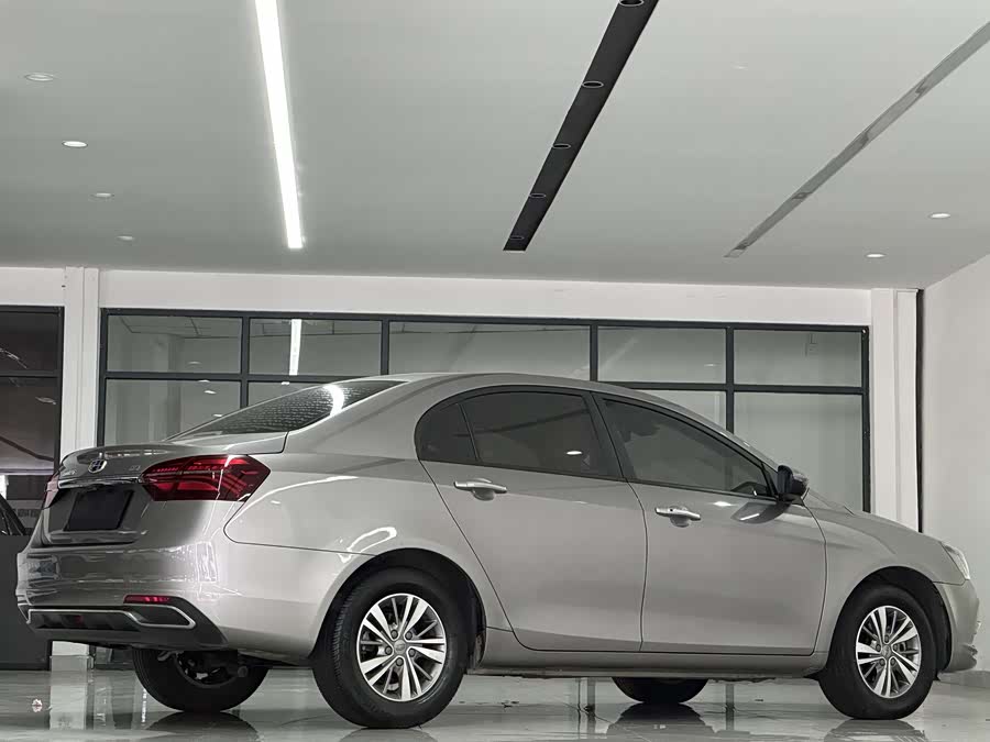 GEELY Emgrand 2019 car image #12