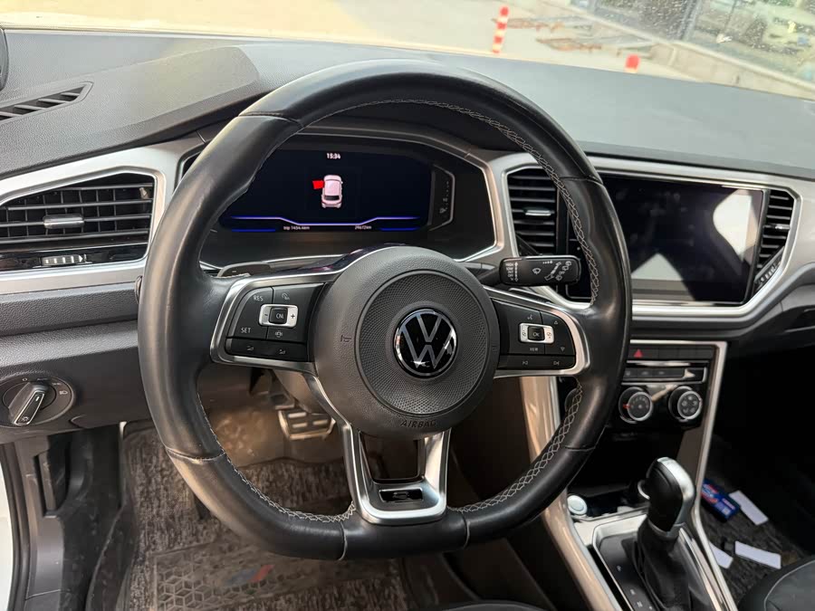 Volkswagen T-Roc 2022 car image #12