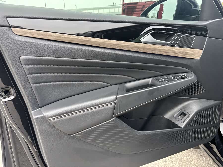 Volkswagen Passat 2021 car image #12