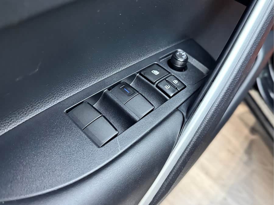 Toyota Corolla Cross 2023 car image #12