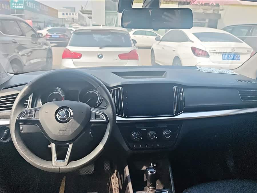 Skoda Kamiq 2023 imagen de coche #12