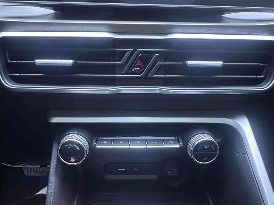 GEELY Coolray 2022 immagine di auto #12