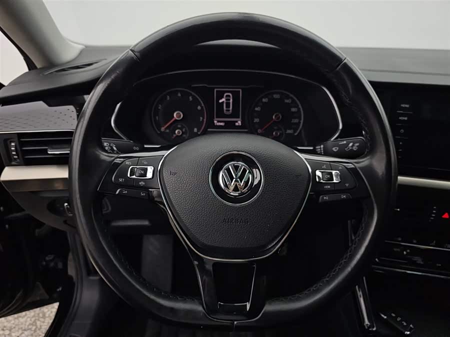 Volkswagen Passat 2021 car image #12