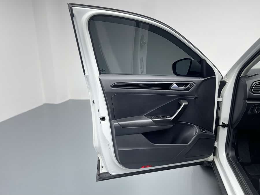 Volkswagen T-Roc 2022 car image #12