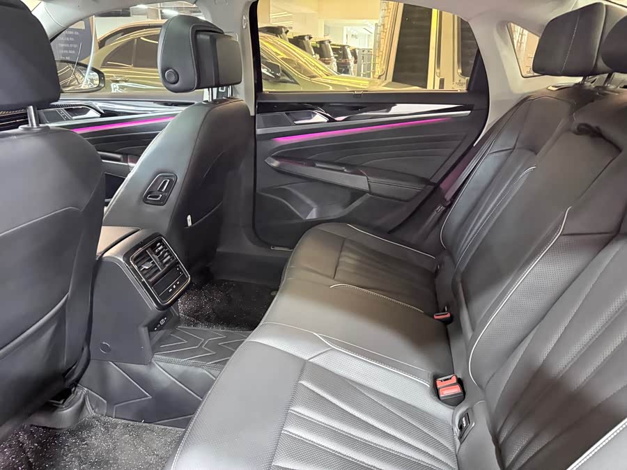 Volkswagen Passat 2022 صورة سيارة #12