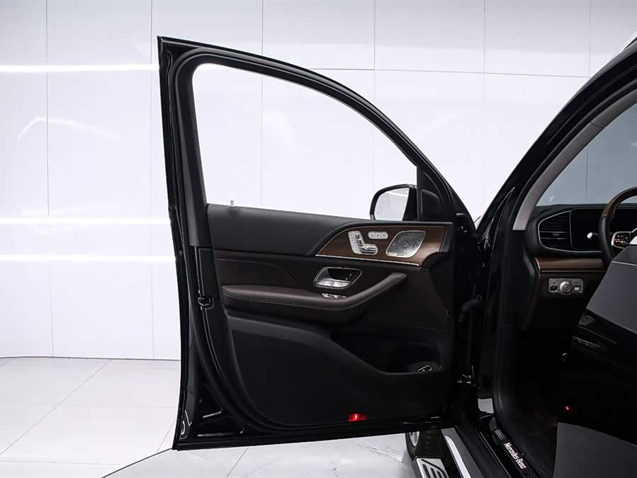 Mercedes-Benz GLS Class 2023 car image #12