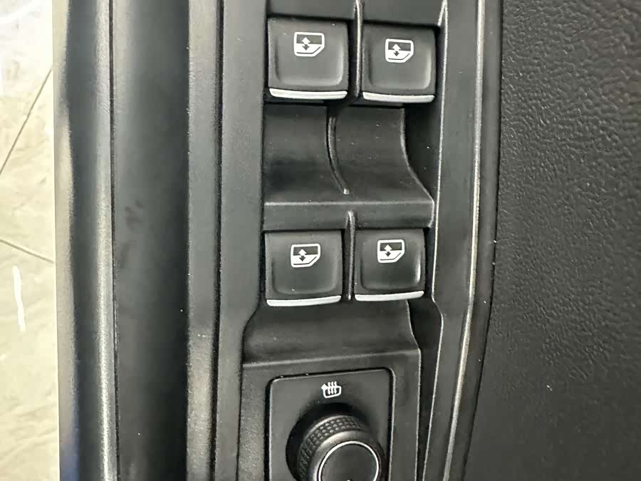 Volkswagen T-Roc 2022 car image #12