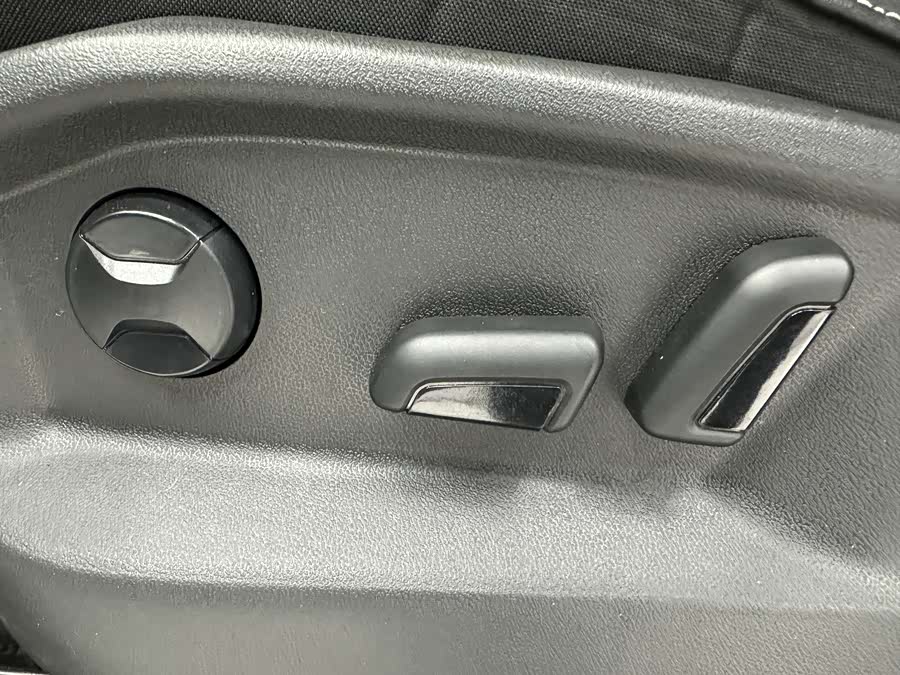 Skoda Kamiq 2023 immagine di auto #12