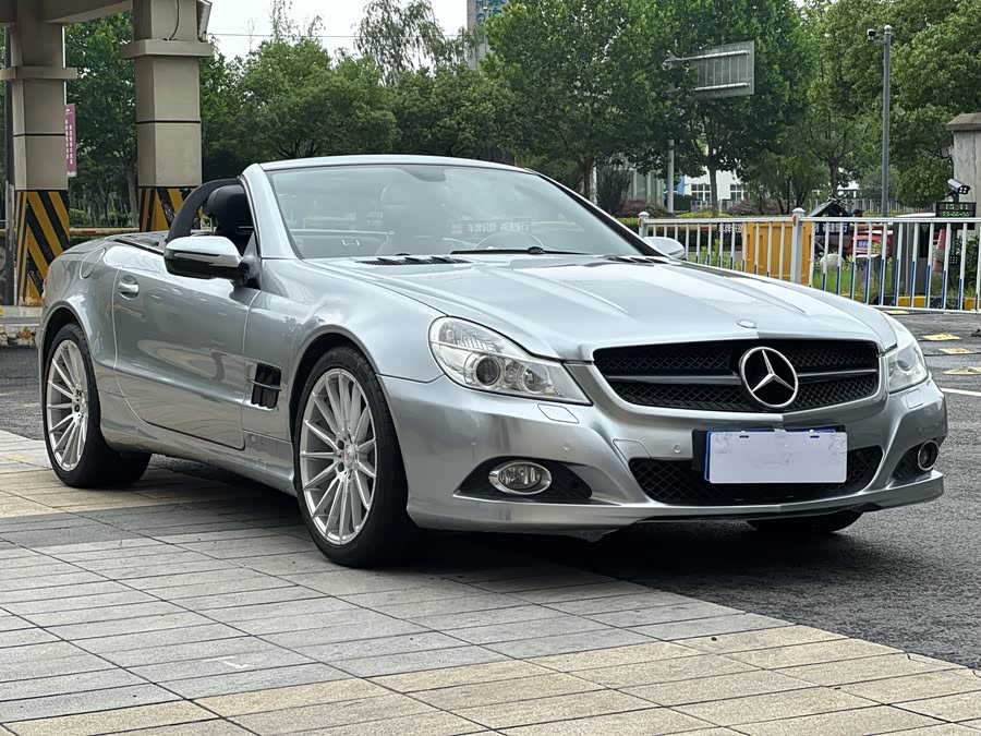 Mercedes-Benz SL Class 2010 car image #12