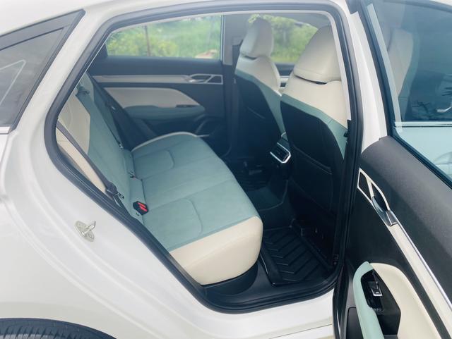 GEELY Emgrand L HiP 2023 immagine di auto #12