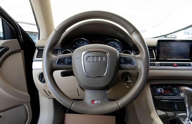 Audi S8 2009 car image #12