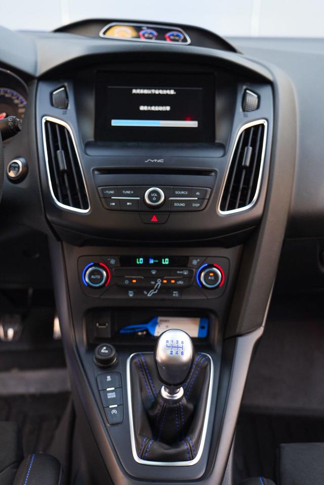 Ford Focus (Imported) 2018 car image #12