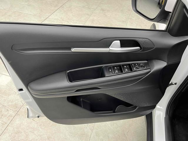 Kia Sonet 2024 immagine di auto #12