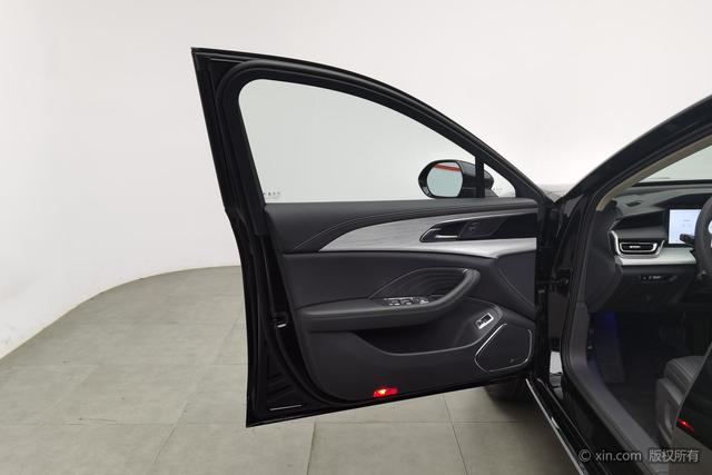 HongQi H5 PHEV 2025 #12 HongQi H5 PHEV 2025 car image #12