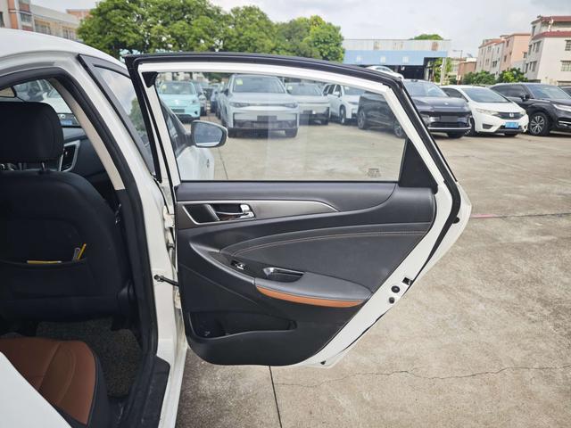 Changan EadoPHEV 2018 immagine di auto #12