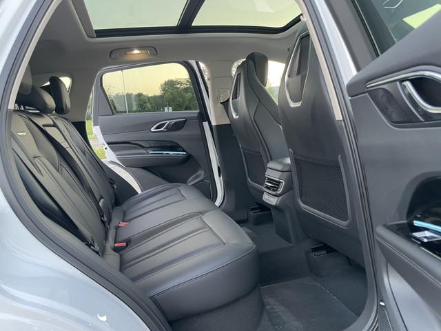 HongQi HS3 2023 car image #12