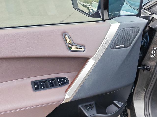 BMW iX 2023 immagine di auto #12