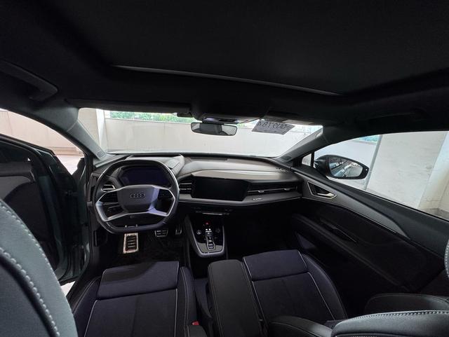 Audi Q5 e-tron 2023 immagine di auto #12