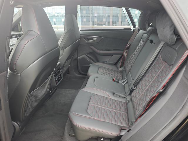 Audi RS Q8 car image #12