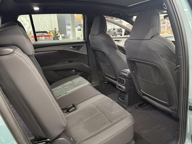 Audi Q5 e-tron 2023 immagine di auto #12