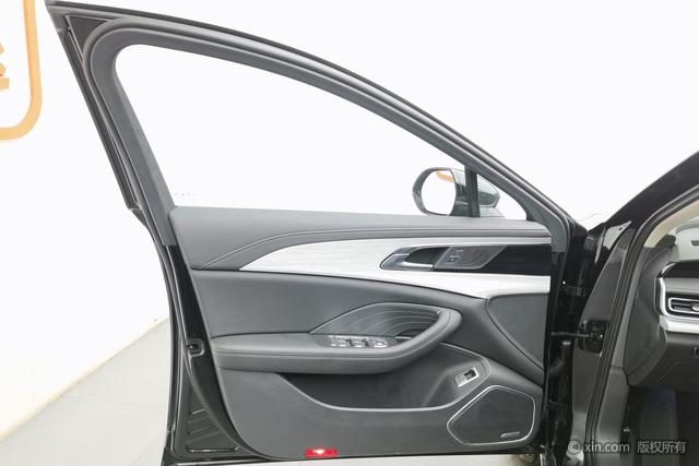 HongQi H5 PHEV 2025 #12 HongQi H5 PHEV 2025 car image #12