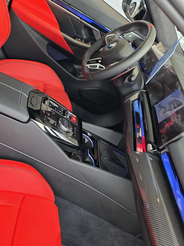 BMW M5 New Energy #12 BMW M5 New Energy car image #12