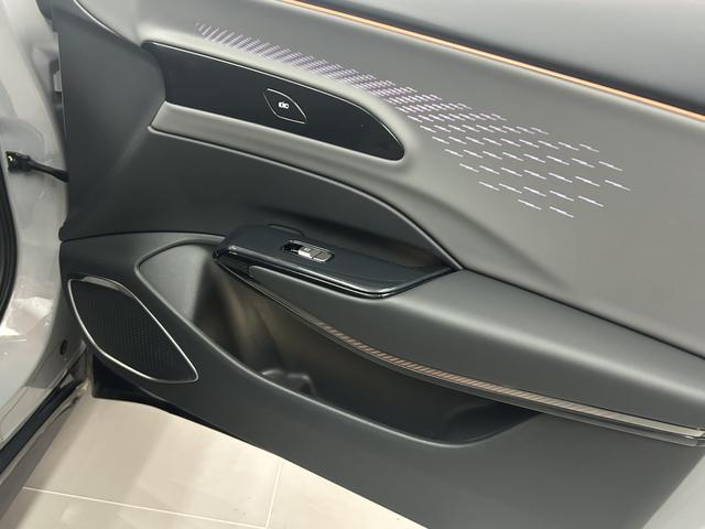 HongQi EH7 2024 car image #12