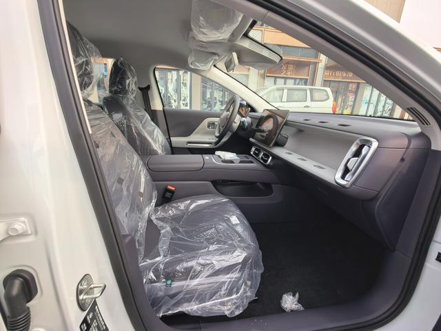 零跑汽车 零跑B01 2025 汽车图片 #12