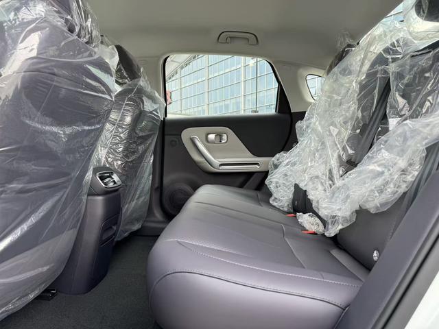 零跑汽车 零跑B01 汽车图片 #12