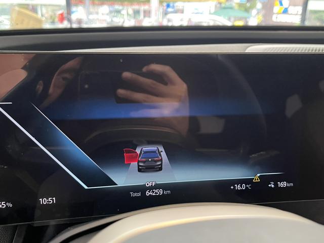 BMW iX 2023 car image #12