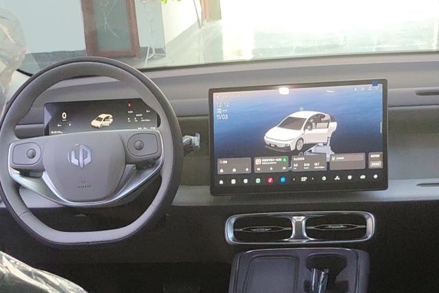 零跑汽车 零跑B01 2025 汽车图片 #12