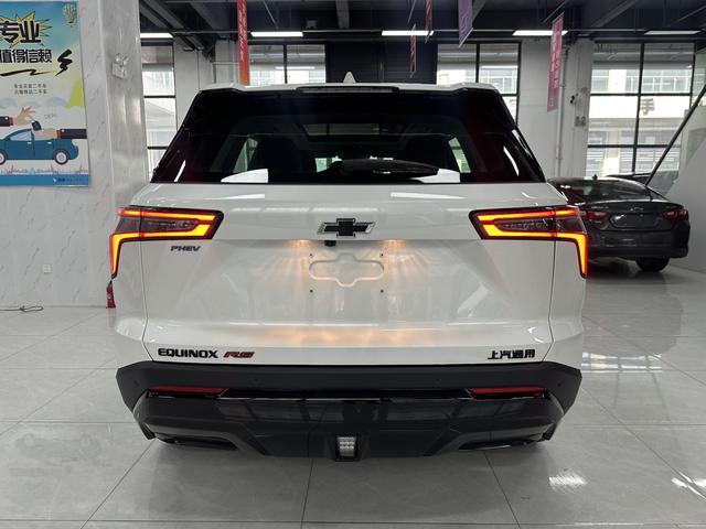 Chevrolet Equinox Plus 2025 car image #12