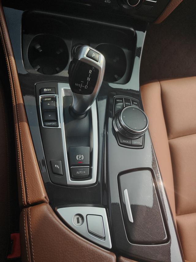 BMW 5 Series (Imported) 2015 #12 BMW 5 Series (Imported) 2015 car image #12