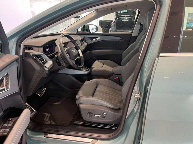 Audi Q5 e-tron 2023 immagine di auto #12