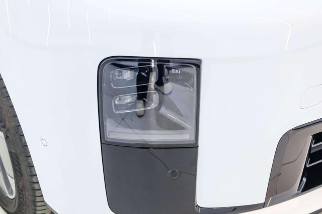 Li i8 2025 image de voiture #12